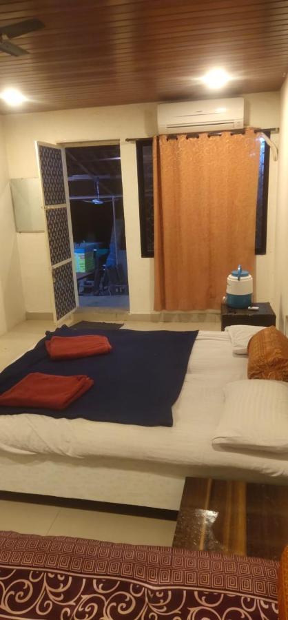Hotel Hilltone Veg Non Veg Matheran Exteriér fotografie