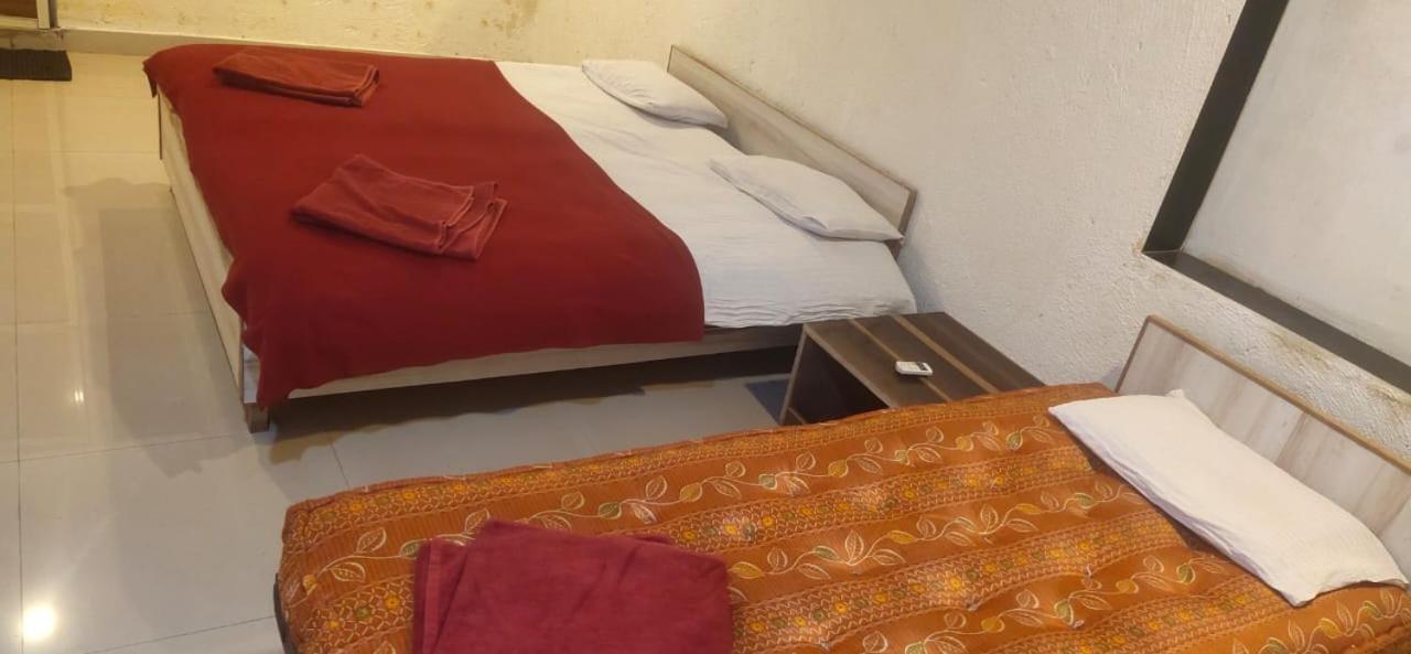 Hotel Hilltone Veg Non Veg Matheran Exteriér fotografie