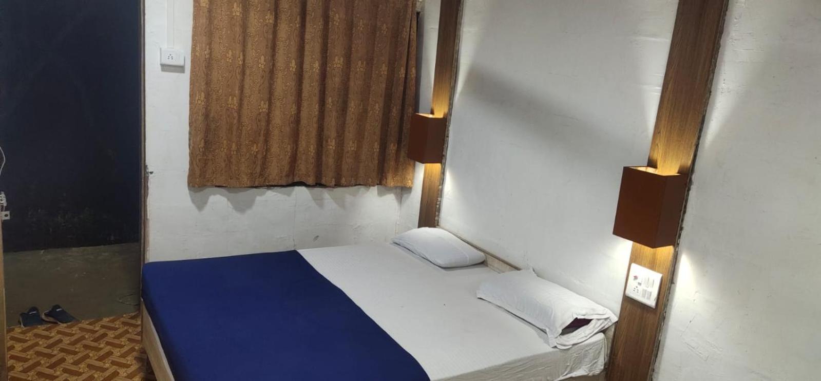 Hotel Hilltone Veg Non Veg Matheran Exteriér fotografie